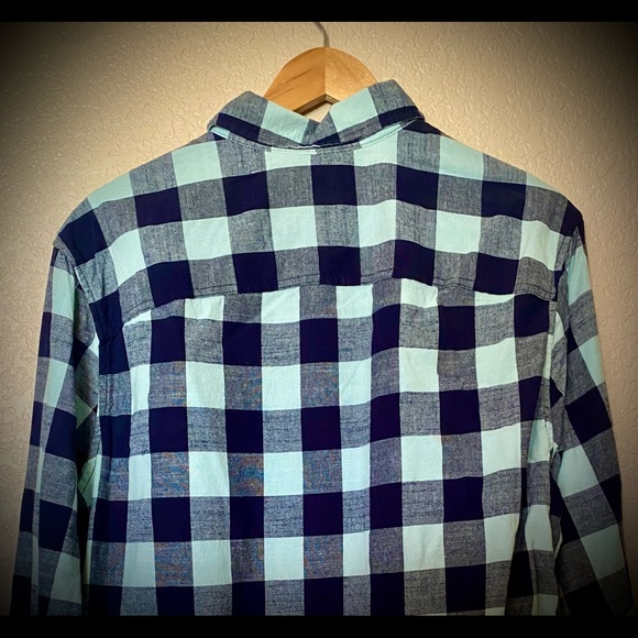 Men’s sea foam and navy long sleeve button down. - Picture 3 of 3